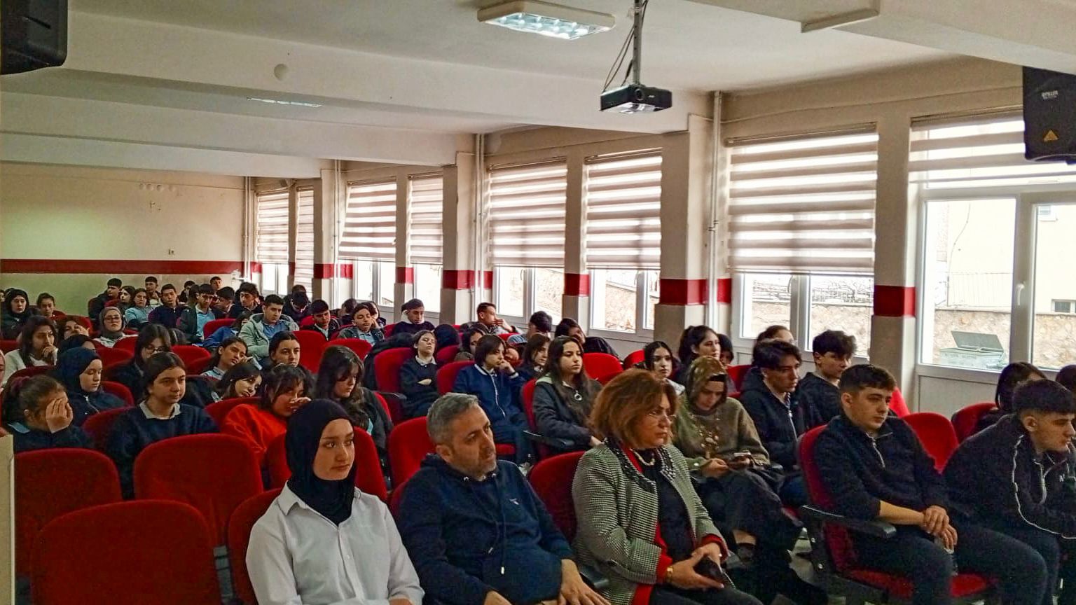Anadolu Mektebi Yazar Okumaları Kapsamında “Cengiz Dağcı Paneli” Düzenlendi